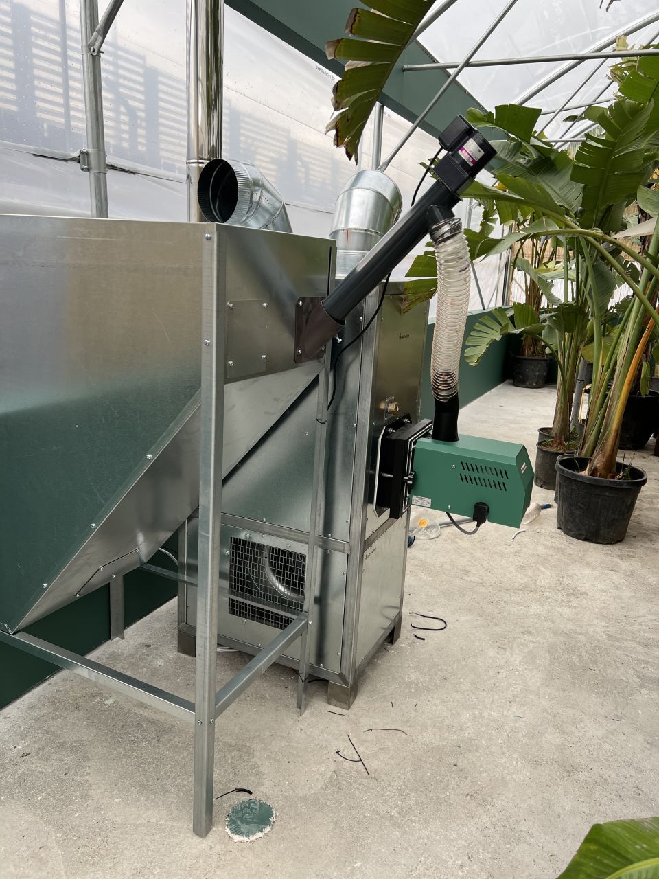 Instalación del Calderas de Aire Caliente Notos en un quemador de Pellet - Megatherm