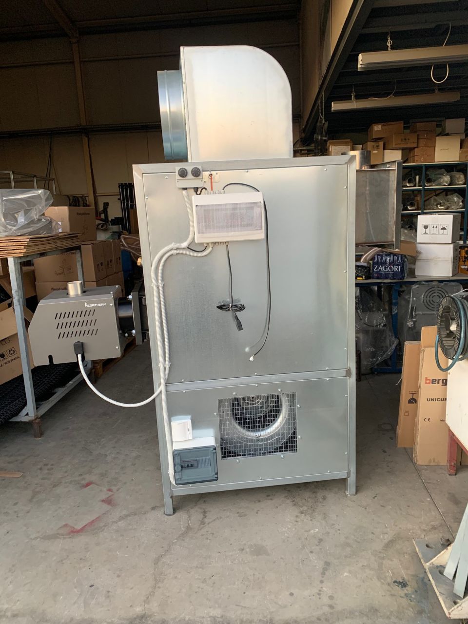 Installazione di Riscaldatori Generatori d’Aria Calda Notos in un Bruciatore pellet - Megatherm