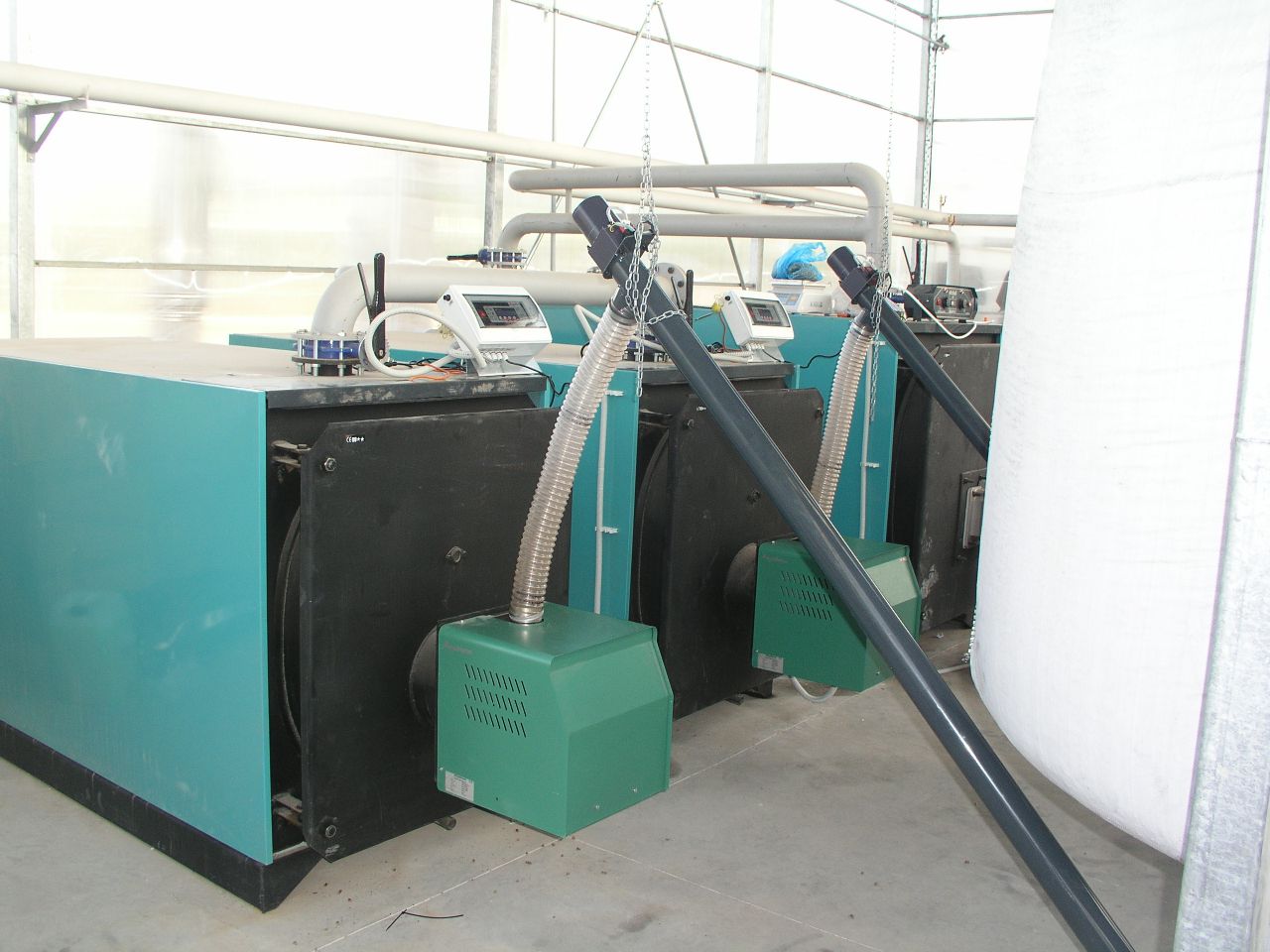 Pyro 250 Pro Instalación 2 quemadores Pellets de madera caldera gasóleo invernadero Atenas - Megatherm