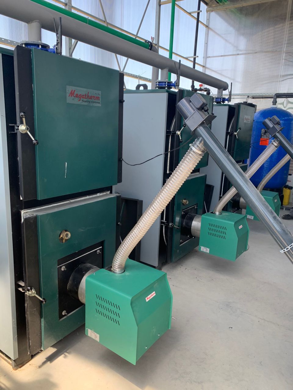 Pyro 250 Pro Instalación de 3 Quemadores de Pellet en un invernadero de producción de cannabis - Megatherm