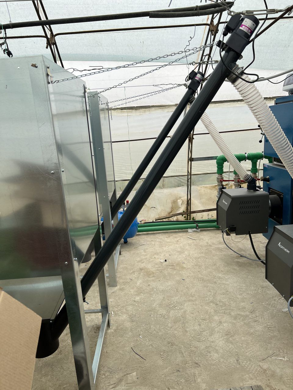 Pyro 150 Pro Quemador de Pellets de Madera Instalación en un Invernadero en Grecia